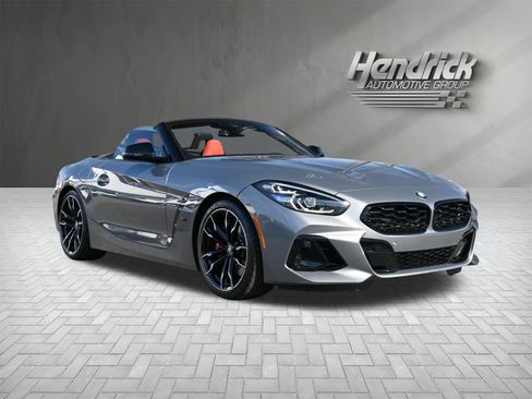 Used 2025 BMW Z4 M40i w/ Premium Package image 2