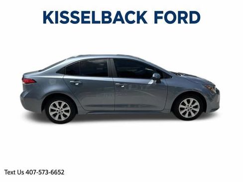 Used 2022 Toyota Corolla LE FWD image 3