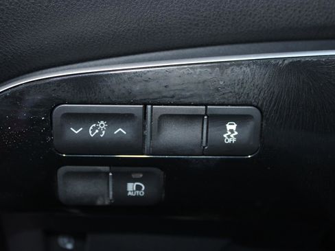 Used 2018 Toyota Prius Prime Plus image 15