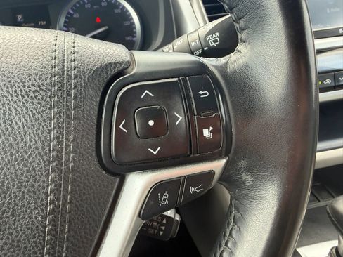 Used 2018 Toyota Highlander XLE FWD image 14