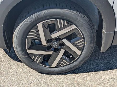 New 2026 Nissan Kicks SV image 10