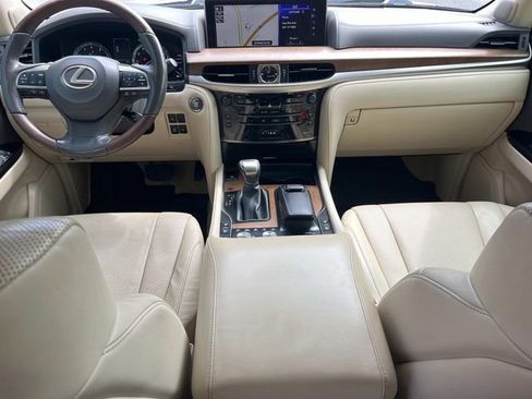 Used 2019 Lexus LX 570 4WD w/ Luxury Package image 12