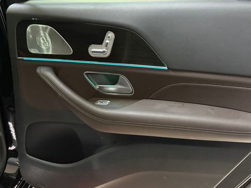 Used 2023 Mercedes-Benz GLS 450 4MATIC image 53