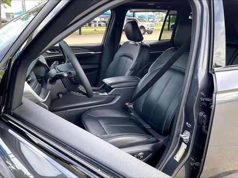 Used 2026 Jeep Grand Cherokee Limited AWD/4WD image 8