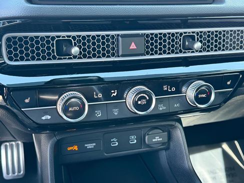 Used 2025 Honda Civic Sport image 26