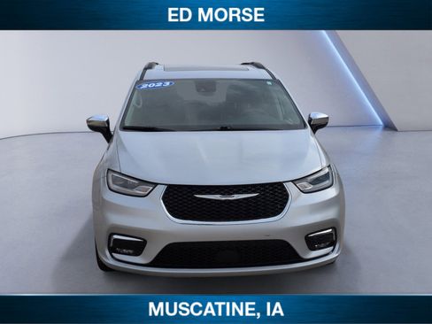 Used 2023 Chrysler Pacifica Limited FWD image 8