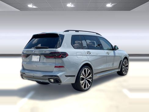 Used 2026 BMW X7 xDrive40i w/ M Sport Package image 9