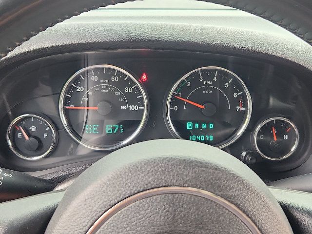 Used 2014 Jeep Wrangler Unlimited Sahara w/ Connectivity Group AWD/4WD image 21