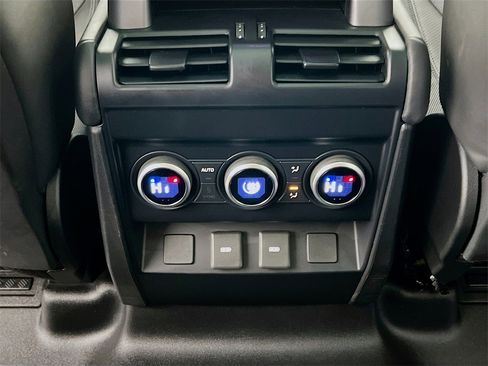 Used 2023 Land Rover Defender 110 X-Dynamic SE image 27