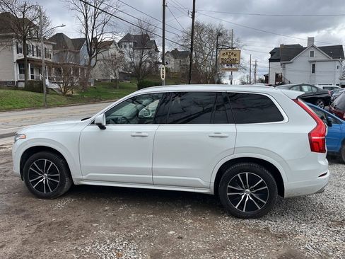 Used 2020 Volvo XC90 T6 Momentum image 2