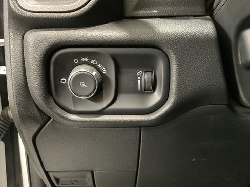 Used 2024 RAM 2500 Tradesman w/ Chrome Appearance Group image 8