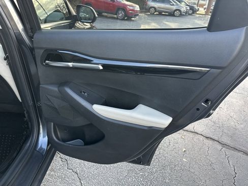 Used 2021 Kia Seltos SX w/ SX Sunroof Package image 18