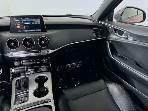 Used 2018 Kia Stinger GT1 image 19