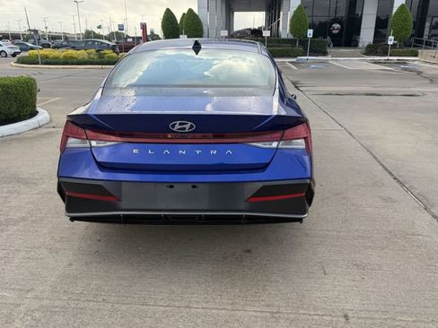 Used 2025 Hyundai Elantra SEL image 6