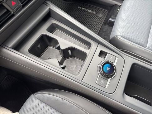 New 2025 Volkswagen Tiguan SE image 15