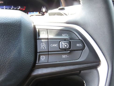 Used 2023 Jeep Grand Cherokee L Laredo image 25