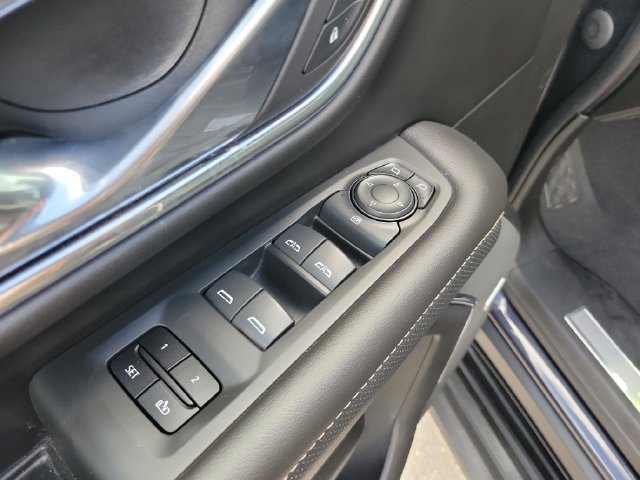Used 2023 GMC Yukon SLT AWD/4WD image 22