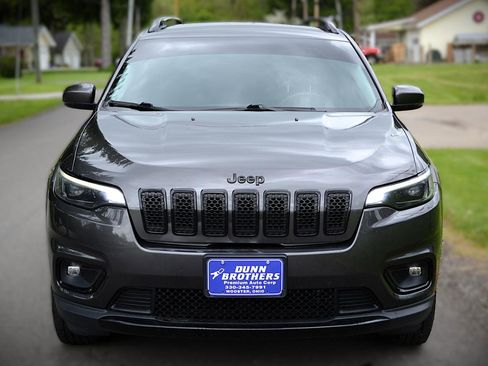 Used 2019 Jeep Cherokee Latitude Plus AWD/4WD image 2
