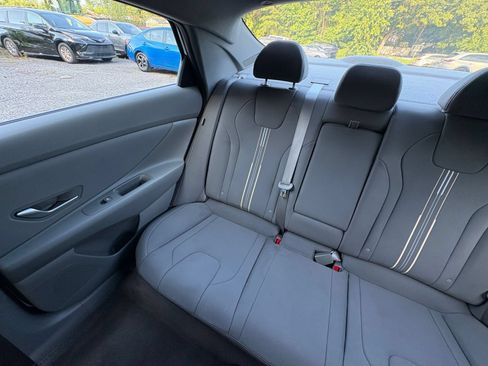 Used 2025 Hyundai Elantra SEL FWD image 33