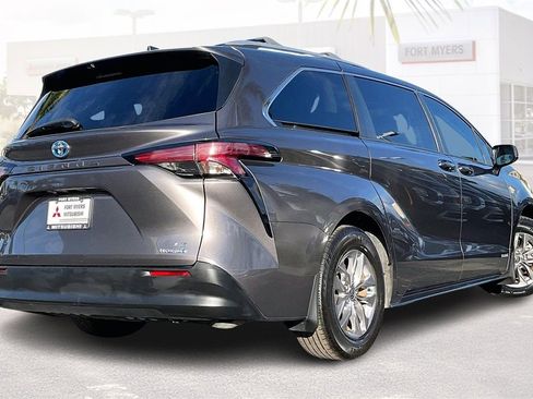 Used 2021 Toyota Sienna LE image 34