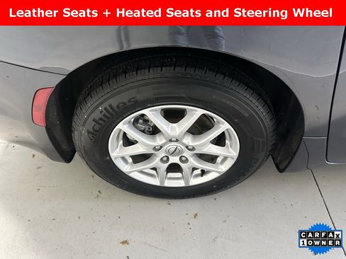 Used 2021 Chrysler Pacifica Touring-L image 9