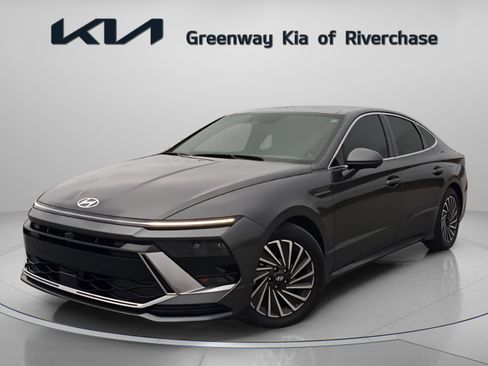 Used 2025 Hyundai Sonata Limited image 3