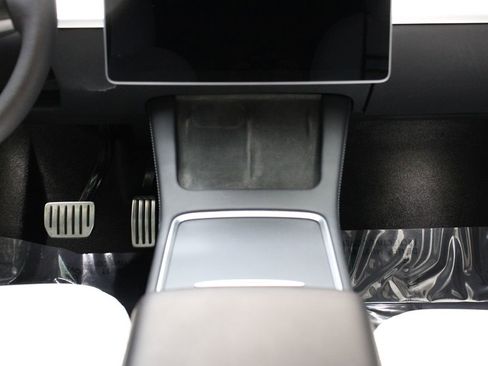 Used 2023 Tesla Model Y Long Range image 19