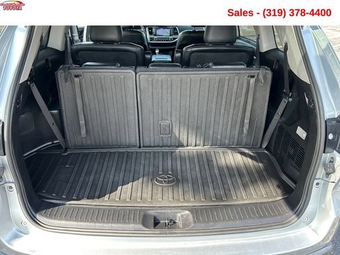 Used 2018 Toyota Highlander SE AWD/4WD image 20