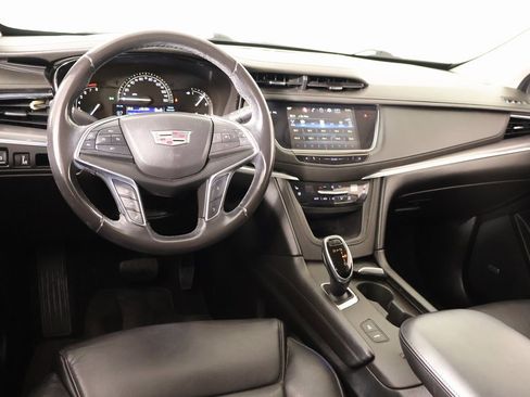 Used 2018 Cadillac XT5 Premium Luxury image 2