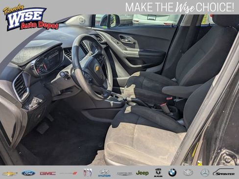 Used 2022 Chevrolet Trax LS w/ Tint and Cruise Package FWD image 9