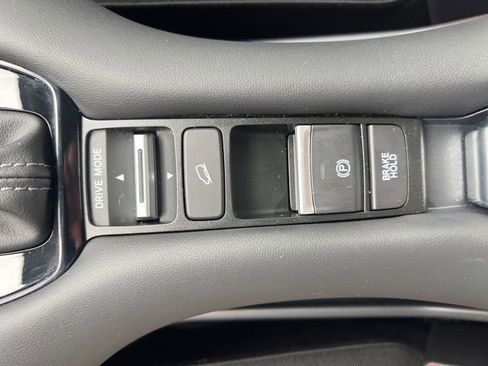 Certified 2025 Honda HR-V LX image 32