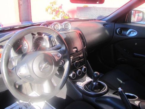 Used 2009 Nissan 370Z Coupe RWD image 12