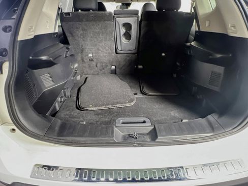 Used 2019 Nissan Rogue SV AWD/4WD image 24