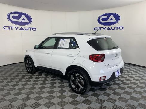 Used 2025 Hyundai Venue SEL FWD image 5