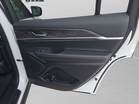 New 2025 Jeep Grand Cherokee L Limited RWD image 28