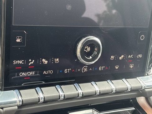Used 2025 GMC Yukon XL Denali AWD/4WD image 38