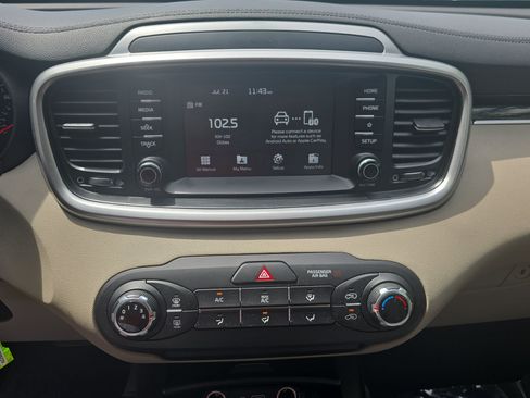 Used 2019 Kia Sorento FWD image 19