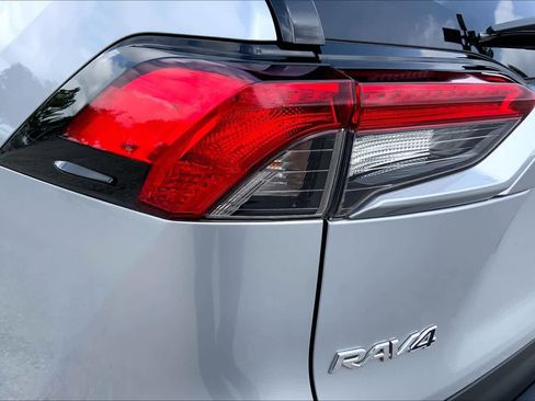 Used 2020 Toyota RAV4 XLE w/ XLE Grade Weather Package AWD/4WD image 28