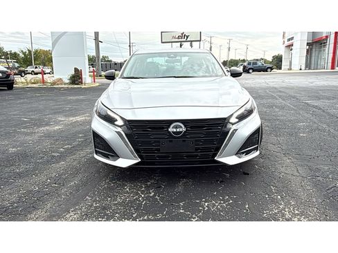 Used 2024 Nissan Altima 2.5 S image 2