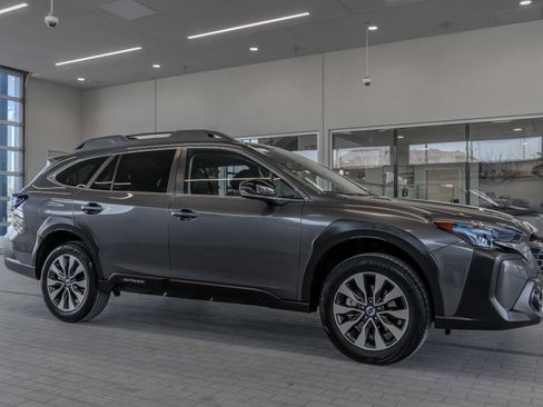 Used 2025 Subaru Outback Limited image 12