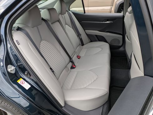 Used 2018 Toyota Camry SE w/ Moonroof Package FWD image 21