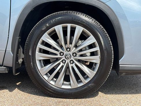 Used 2022 Toyota Highlander Platinum AWD/4WD image 9