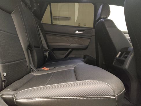 Used 2023 Volkswagen Atlas Cross Sport SE w/ Panoramic Sunroof Package FWD image 19