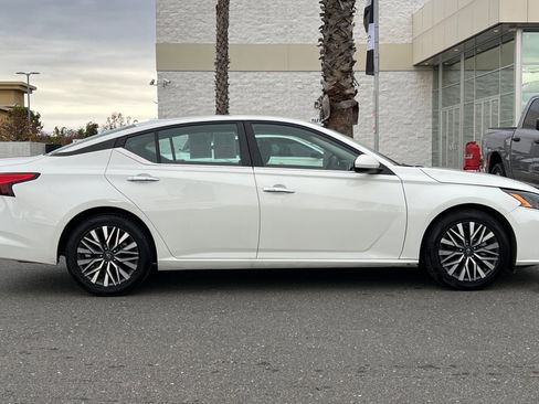 Certified 2023 Nissan Altima 2.5 SV image 3