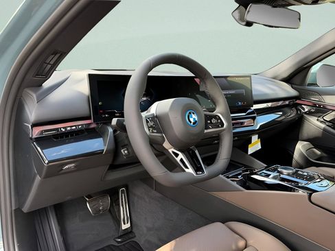 New 2027 BMW i5 eDrive40 w/ M Sport Package RWD image 11