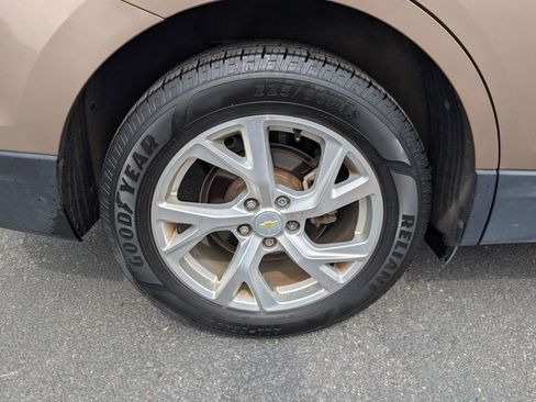 Used 2018 Chevrolet Equinox LT w/ Sun & Infotainment Package AWD/4WD image 11