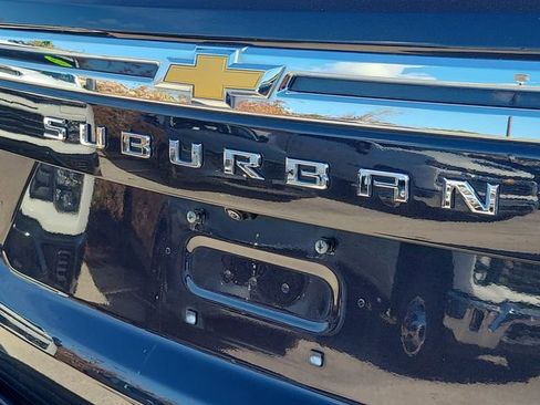 Used 2024 Chevrolet Suburban Premier image 9