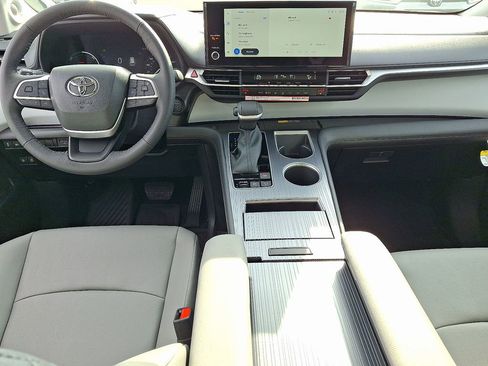 New 2026 Toyota Sienna XLE AWD/4WD image 10