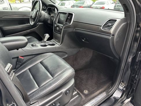 Used 2018 Jeep Grand Cherokee Limited AWD/4WD image 12