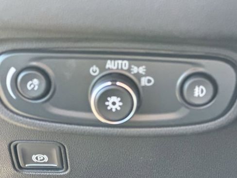 Used 2024 GMC Terrain AT4 image 24